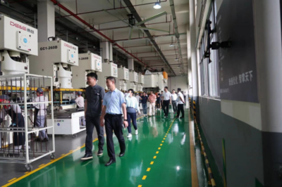 &ldquo;優(yōu)采中國行&rdquo;攜手房企參觀德意智家 深入了解智能制造技術(shù)